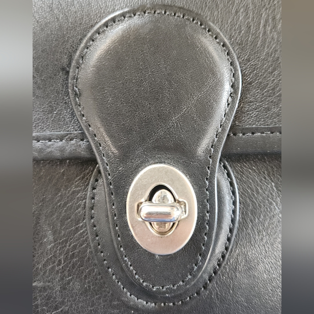 Coach Classic Willis Bag - Picture 5 of 16